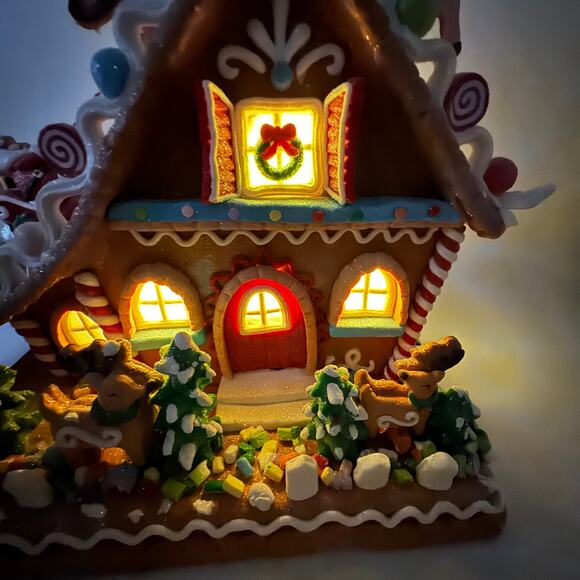 Santa’s Arrival LED Gingerbread House Santa & Reindeer Roof Sugarplum Dreams NEW - Picture 4 of 9